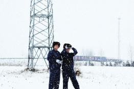 東北驟降暴雪 供電員工積極應(yīng)對