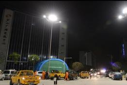 供電員工奮力搶險 雅安災區(qū)部分線路恢復送電