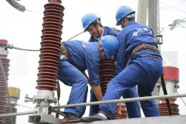 災區(qū)等待光明 搶修刻不容緩