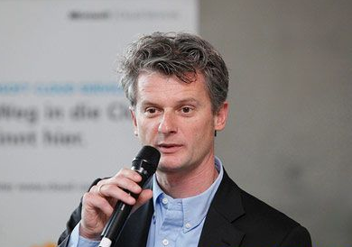 微軟大中華區(qū)董事長(zhǎng)兼首席執(zhí)行官 賀樂(lè)賦(新浪科技配圖) 微軟大中華區(qū)董事長(zhǎng)兼首席執(zhí)行官 賀樂(lè)賦(新浪科技配圖)