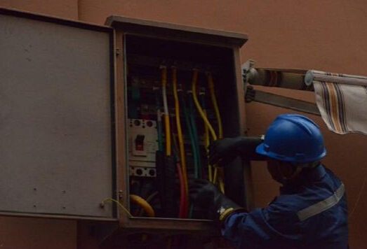 昭通供電局“抗戰(zhàn)勝利70周年紀(jì)念活動”與抗洪保電工作兩不誤 