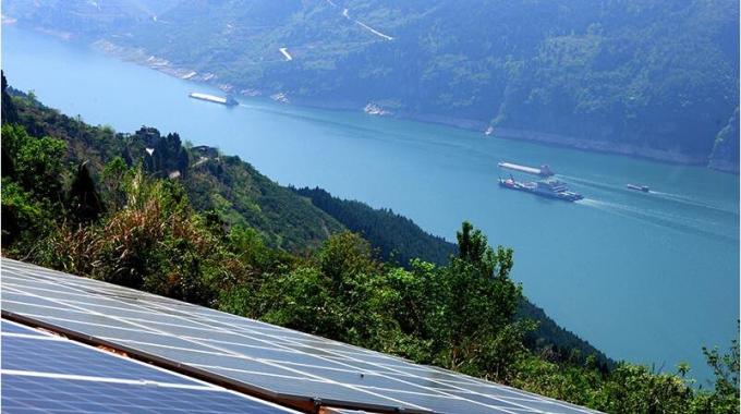 “國網(wǎng)陽光扶貧行動(dòng)”巴東首批40個(gè)村級光伏發(fā)電站建成投運(yùn)