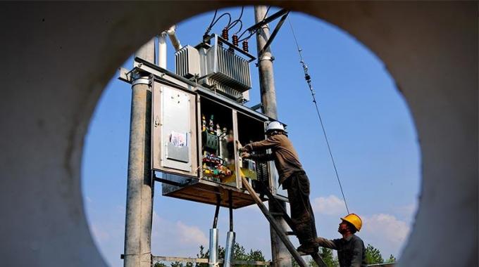 “國網(wǎng)陽光扶貧行動(dòng)”巴東首批40個(gè)村級光伏發(fā)電站建成投運(yùn)