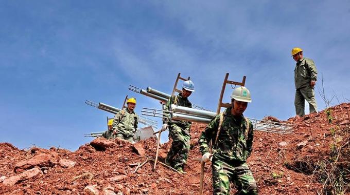 “國網(wǎng)陽光扶貧行動(dòng)”巴東首批40個(gè)村級光伏發(fā)電站建成投運(yùn)