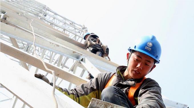 給輸電鐵塔長長個(gè)