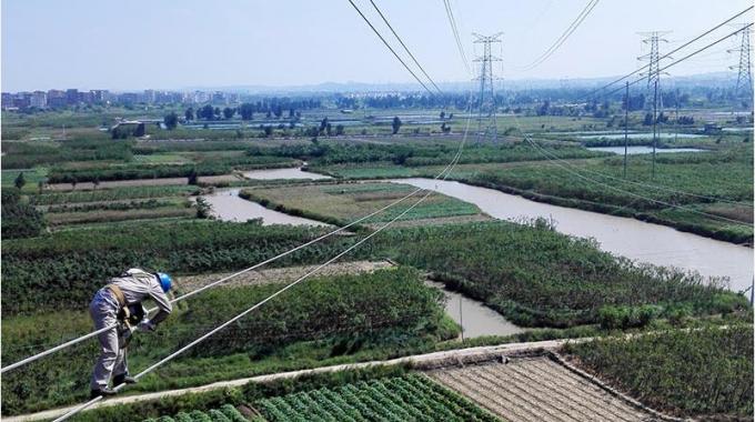 高空作業(yè)線路體檢 確?？煽抗╇? /></a>
				<span>高空作業(yè)線路體檢 確?？煽抗╇?/span>
			</li>
			<li>
				<a href=