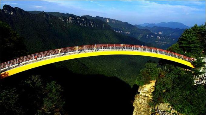 湖北神農(nóng)架：農(nóng)網(wǎng)改造進林區(qū) 電亮深山致富路