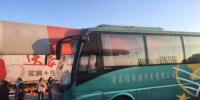 吉林市一風(fēng)力發(fā)電扇葉穿進(jìn)大客車 目擊者稱無人受傷
