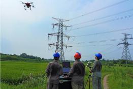 無(wú)人機(jī)搭載紅外測(cè)溫儀測(cè)量線路接點(diǎn)溫度