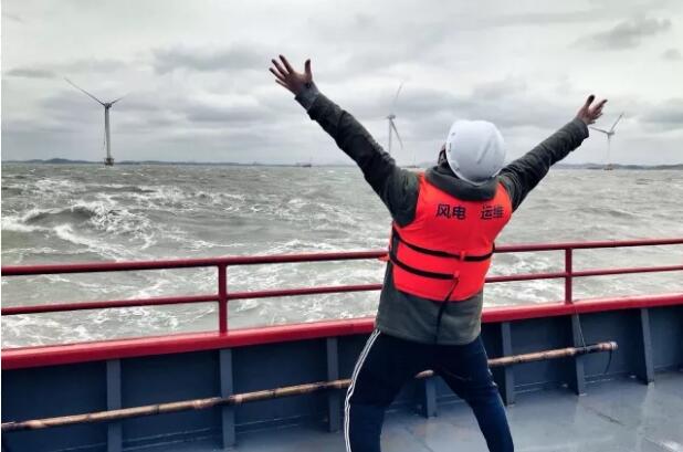 亞洲首個(gè)“海上巨無霸”安裝完成 未來大有可為！