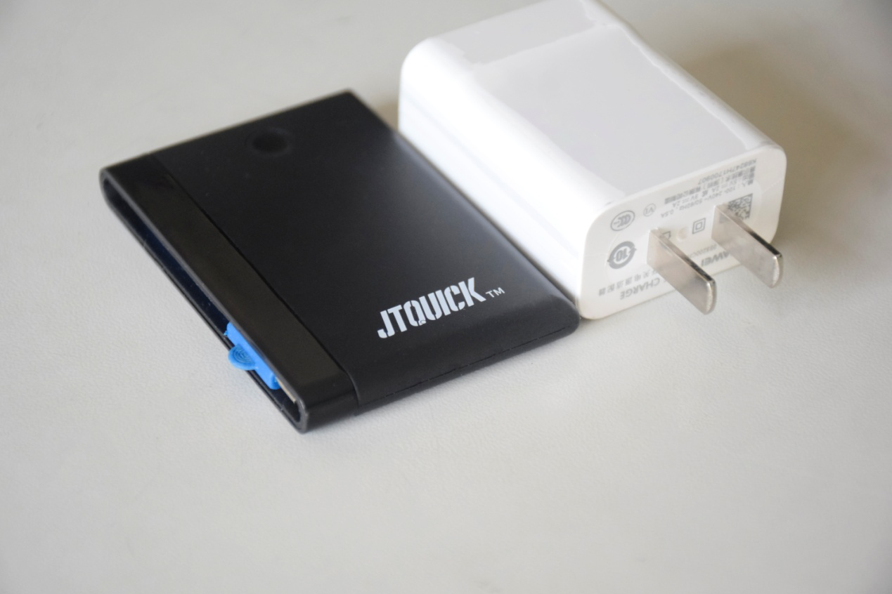 主打石墨烯特色的JTQUICK 重新定義輕薄移動(dòng)電源