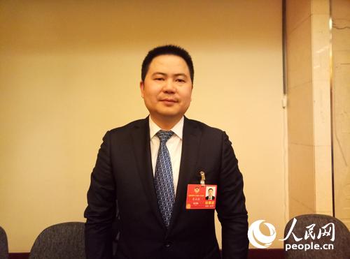 李正國(guó)委員：結(jié)合實(shí)際情況制定鄉(xiāng)村振興戰(zhàn)略