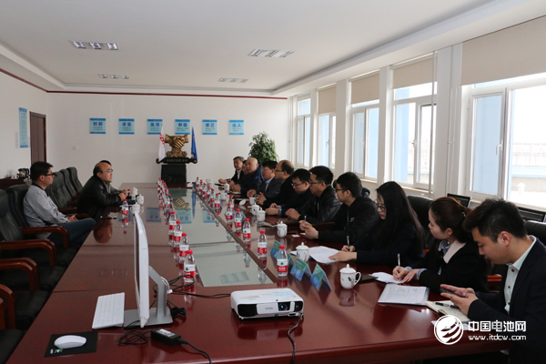 中國鋰電新能源產(chǎn)業(yè)鏈調(diào)研團(tuán)一行與東皋膜相關(guān)領(lǐng)導(dǎo)交流、座談