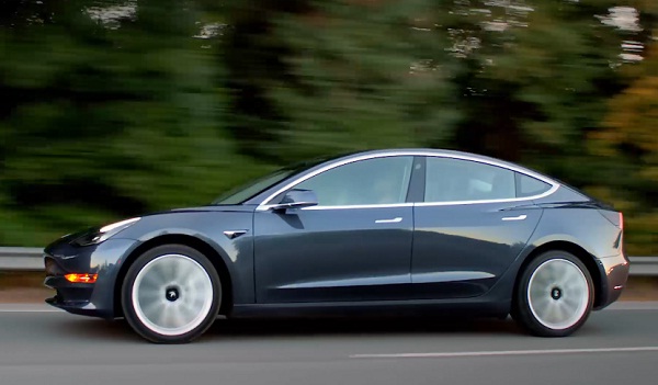 特斯拉進(jìn)退維谷 太陽(yáng)能拯救他嗎？