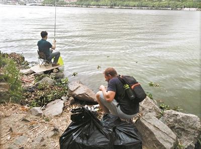 客家洋女婿的環(huán)保夢 撿垃圾運動無形中影響圍觀者