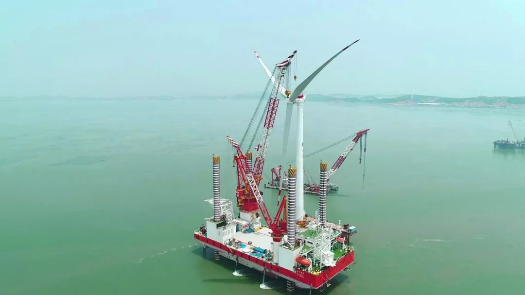 重磅！全球風(fēng)輪直徑最大抗臺風(fēng)型風(fēng)電機組成功吊裝！