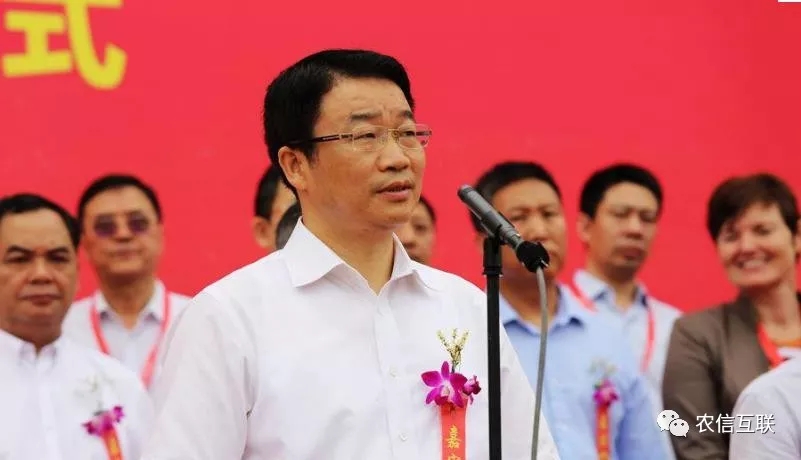 當(dāng)前，互聯(lián)網(wǎng)技術(shù)正在加速向農(nóng)業(yè)農(nóng)村延伸和滲透，在農(nóng)業(yè)技術(shù)推廣、市場(chǎng)信息服務(wù)、農(nóng)業(yè)農(nóng)村電子商務(wù)、精準(zhǔn)脫貧等方面已經(jīng)取得了顯