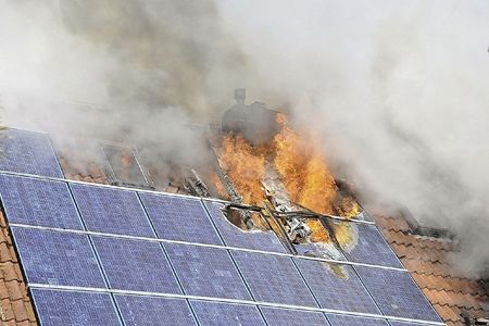 夏天到了 火災(zāi)事故頻發(fā) 光伏電站如何防火？