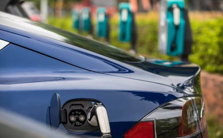 關(guān)稅下調(diào)公告不到 3 小時，特斯拉全線調(diào)價更新完畢