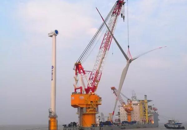 三峽新能源響水海上風(fēng)電場(chǎng)風(fēng)機(jī)吊裝如火如荼