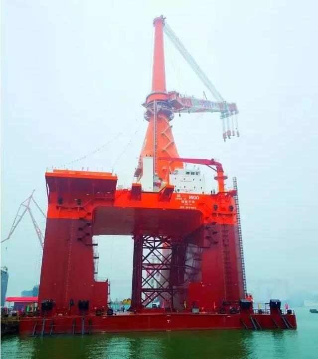 可抗16級(jí)臺(tái)風(fēng)、服務(wù)10MW海上風(fēng)機(jī)！全球首制深潛坐底多功能風(fēng)電工程船交付