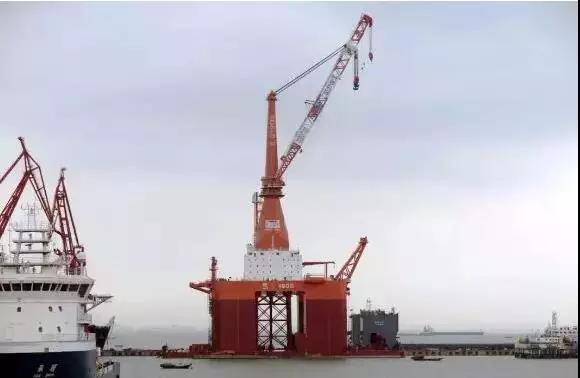 可抗16級(jí)臺(tái)風(fēng)、服務(wù)10MW海上風(fēng)機(jī)！全球首制深潛坐底多功能風(fēng)電工程船交付