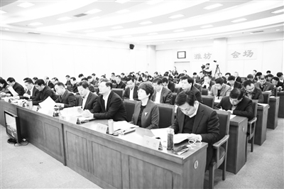 雷厲風(fēng)行嚴執(zhí)法 敬業(yè)正直解民憂