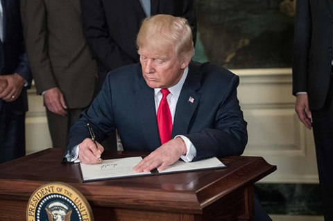 強(qiáng)硬回?fù)裘绹?guó)制裁 伊朗最高領(lǐng)袖下令重啟核電站