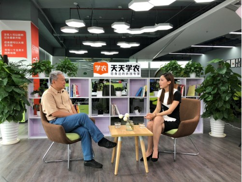 響應(yīng)總理號(hào)召，天天學(xué)農(nóng)用手機(jī)“新農(nóng)具”助力鄉(xiāng)村振興