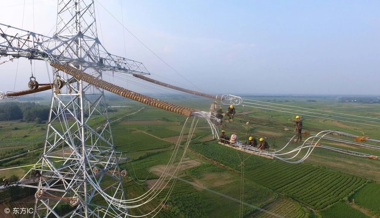中國特高壓電網工人100多米高空作業(yè)令人驚心動魄【圖說】