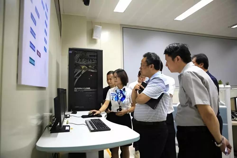 南網(wǎng)信息類五星班組到公司信息中心開展復(fù)評(píng)