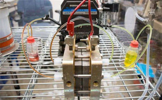 有機液流電池或?qū)⒃陔娋W(wǎng)儲能和調(diào)峰中擔(dān)當(dāng)重任