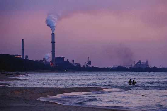 密歇根湖畔的一處煤電站。視覺中國 資料