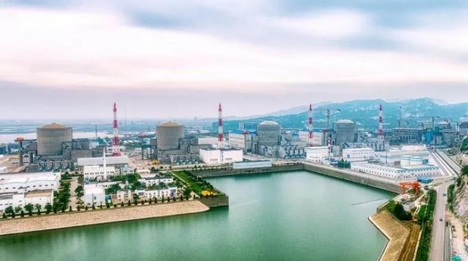 田灣4號(hào)機(jī)組自8月25日正式開(kāi)始反應(yīng)堆首次裝料，全體人員始終堅(jiān)持“安全第一、質(zhì)量第一”，嚴(yán)格遵守技術(shù)規(guī)格書(shū)和試驗(yàn)程序要求，監(jiān)護(hù)操作，獨(dú)立驗(yàn)證，采用在田灣4號(hào)機(jī)組主控室、換料機(jī)控制室和反應(yīng)堆大廳進(jìn)行連續(xù)監(jiān)控的方式，先后進(jìn)行了9個(gè)批次燃料吊籃的裝載與轉(zhuǎn)運(yùn)，安全地將163組燃料組件和103束控制棒裝入堆芯指定位置。