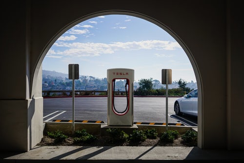 充電樁行業(yè)亂象叢生 車企布局充電基礎(chǔ)設(shè)施