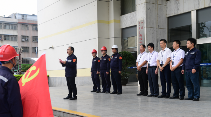 　　據(jù)了解，臺(tái)風(fēng)“山竹”的沖擊，導(dǎo)致欽州供電網(wǎng)區(qū)35千伏線路故障跳閘4條次，10千伏線路故障跳閘99條次。截止17日晚上21時(shí)，欽州網(wǎng)區(qū)所有發(fā)生故障跳閘停電的線路全部恢復(fù)送電，抗災(zāi)搶險(xiǎn)工作勝利結(jié)束。