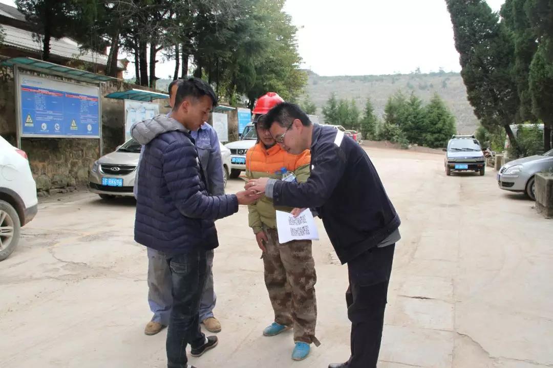 玉溪江川供電局“互聯(lián)網(wǎng)+”服務(wù)走進(jìn)地方企業(yè)