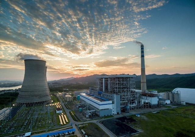 我國(guó)的火電廠燃燒一噸的煤礦，能產(chǎn)生多少電量？