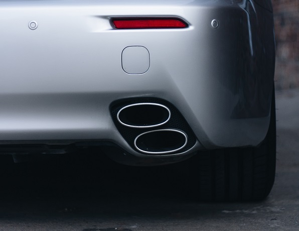 大刀闊斧開(kāi)辟新能源汽車市場(chǎng)的背后：全球碳排放加?。? border=